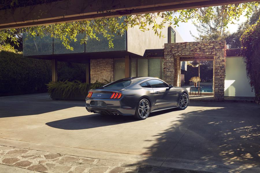  Ford Mustang GT Fastback 2017 года  (NA) (фото 8 из 40)